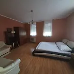 דירה Csuszka Vendeghaz *