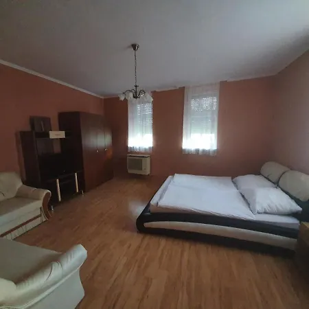 Apartment Csuszka Vendeghaz *