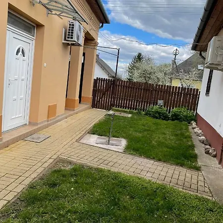 Apartment Csuszka Vendeghaz *